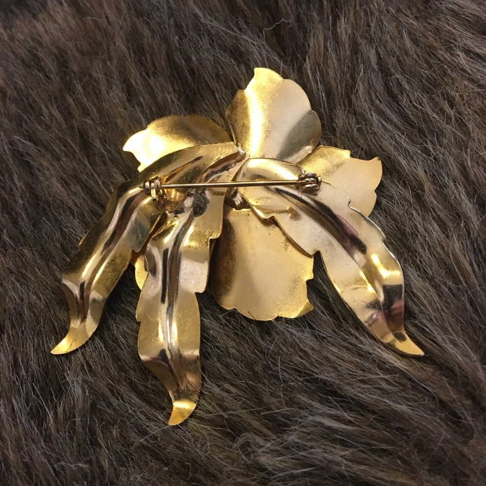 Vintage 80s gold tone flower brooch